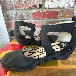 Fly London Women’s Black Suede Closed Toe Wedge Shoes. Size 38 (U.S. 7).